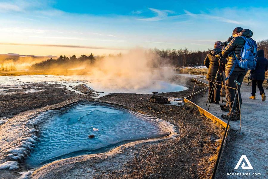 sightseeing geysir in winter