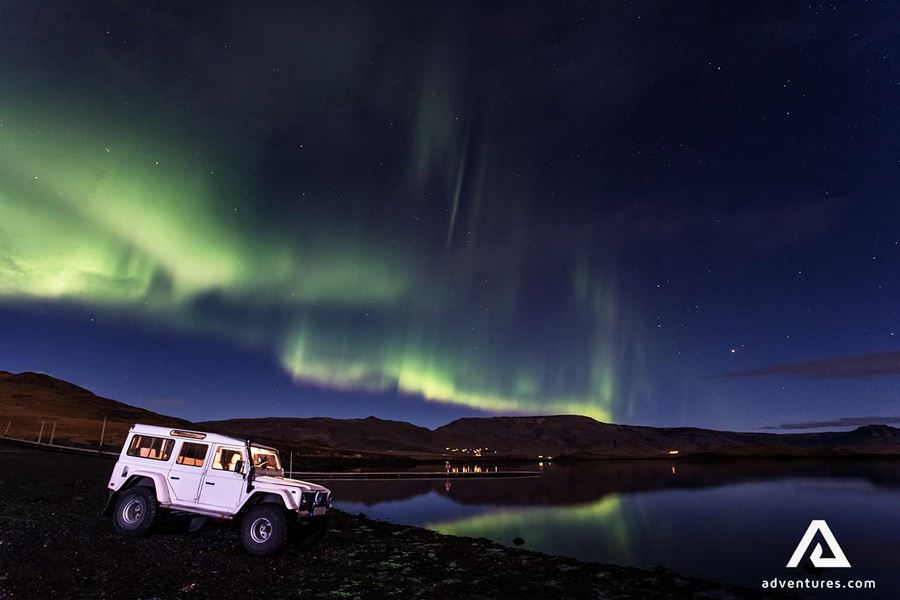 northern lights watching with a super jeep