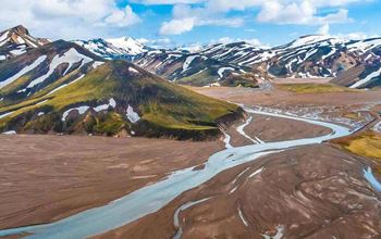 LANDMANNALAUGAR GUIDED DAY HIKE