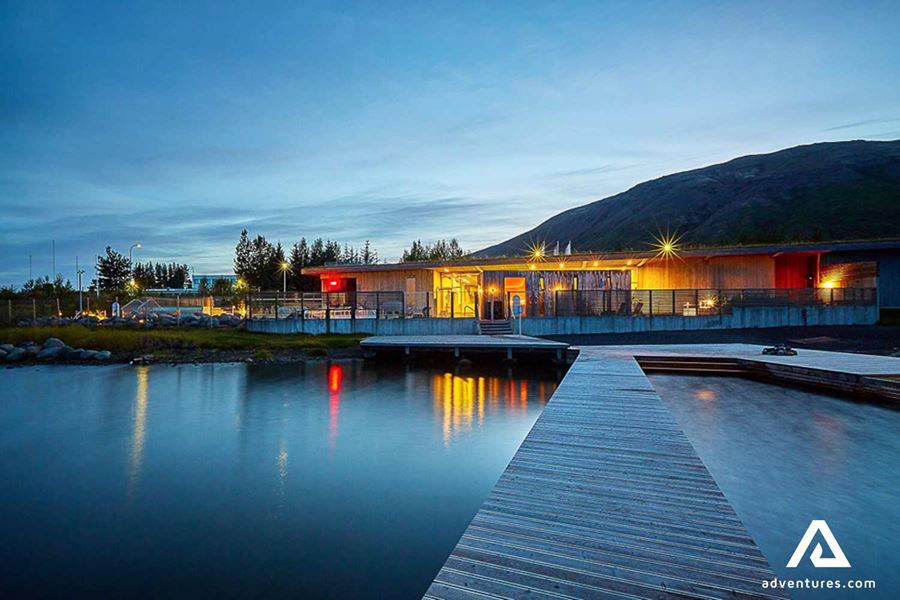 laugarvatn fontana at night